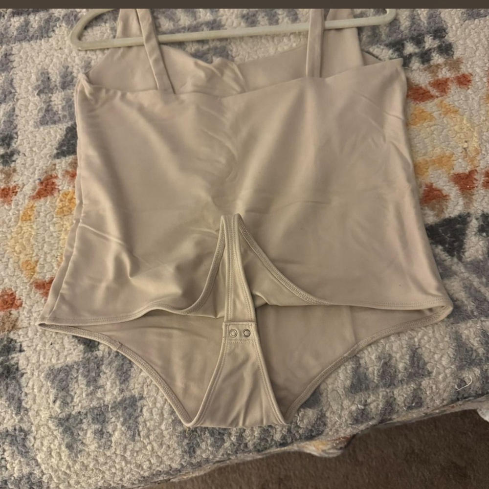 NWOT Abercrombie & Fitch Soft Tan Bodysuit - Picture 4 of 5